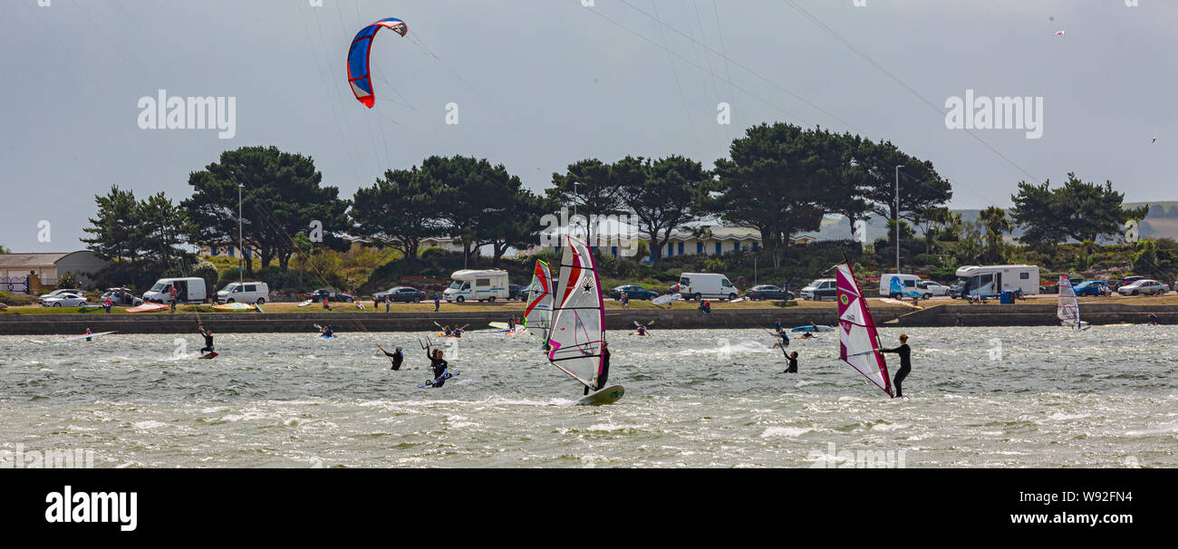 Wind- und Kitesurfer Poole Bay 11. August 2019 Stockfoto