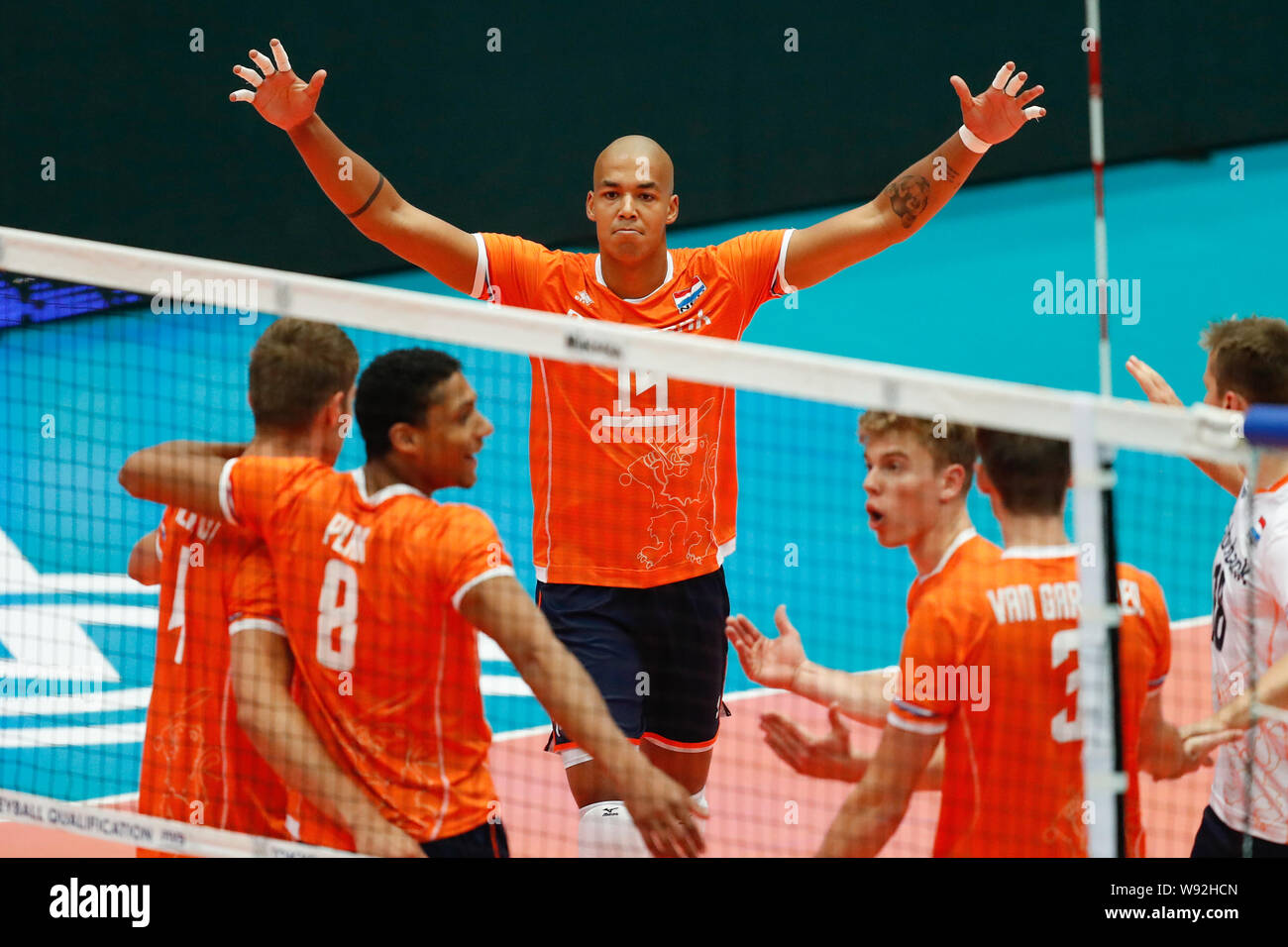 10 augustus 2019 Rotterdam, Niederlande Tokyo 2020 Volleybal Olympisches Qualifikationsturnier 11-08-2019: Volleybal: OKT Nederland V USA: Rotterdam Volleybal Okt Tokyo 2020 Men Rotterdam - Ahoy L-R Nimir Abdel - Aziz (14) der Niederlande Stockfoto