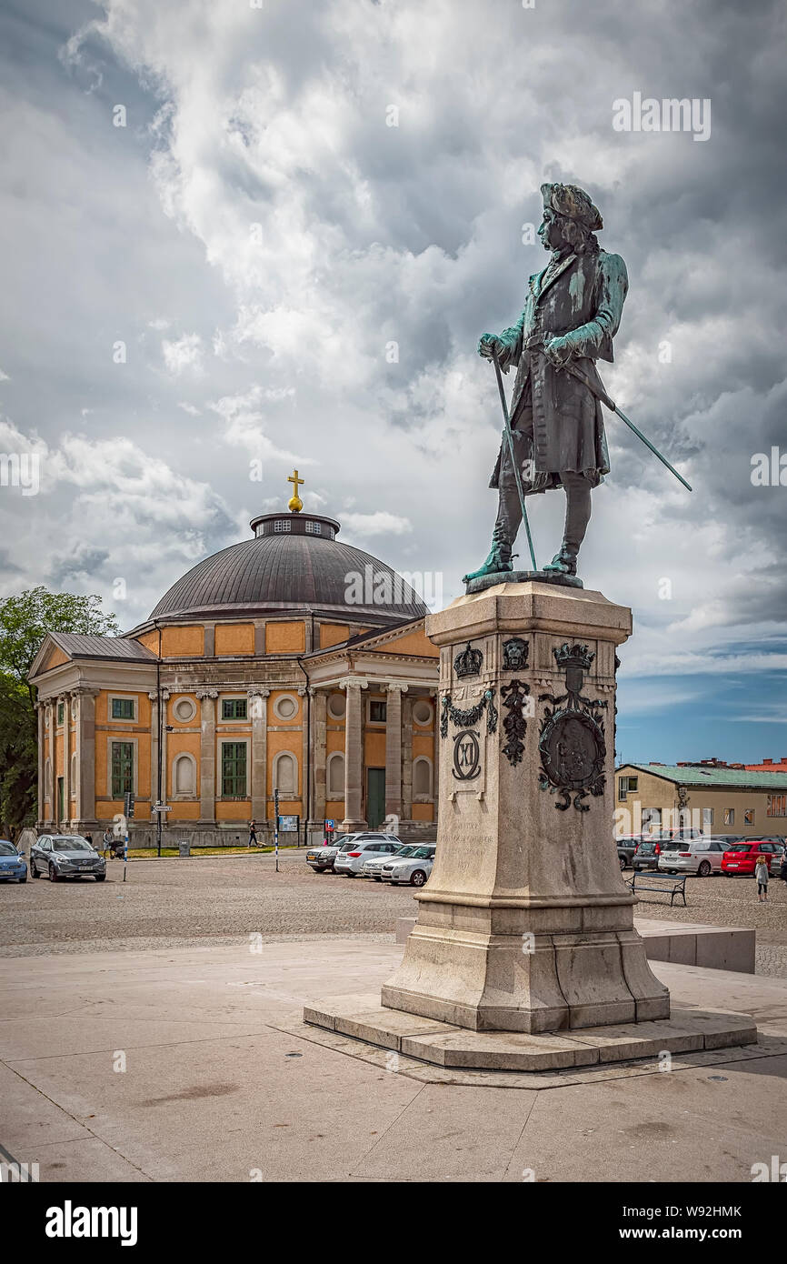 KARLSKRONA, SCHWEDEN - 03 Juli, 2019: Die Statue der Städte Gründer Karl XI war der erste offizielle Statue in Karlskrona und wurde von König Osca gewidmet Stockfoto