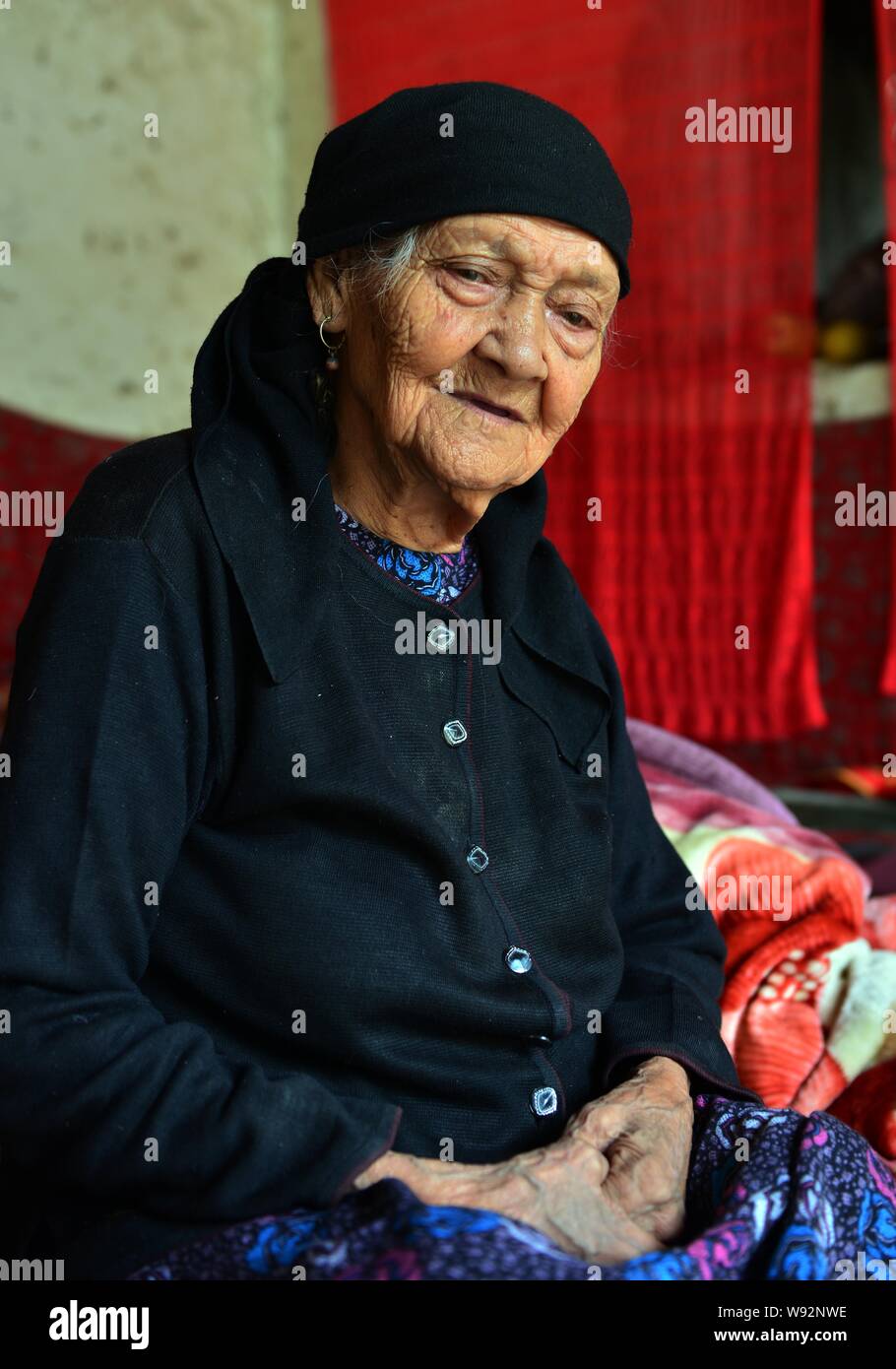 Chinesischen uigurischen Frau Ali Mihan, 127 Jahre alt, dargestellt in Shule County ist, Kashgar Präfektur, Northwest China Xinjiang Uygur autonomen Reg Stockfoto
