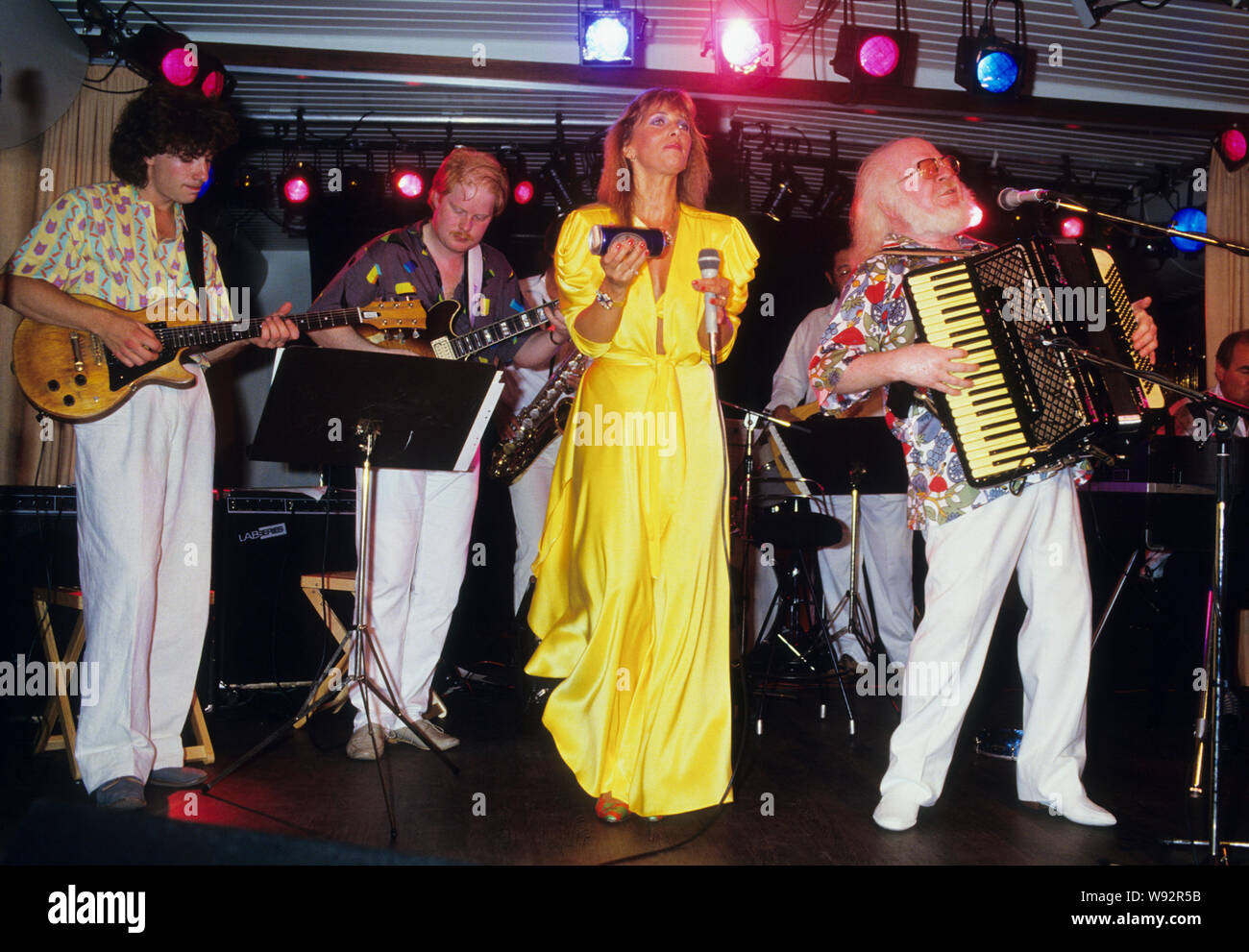 Sylvia Vrethammar schwedische Künstler auf der Bühne mit dem brasilianischen Mundharmonika Musiker Sivuca Stockfoto