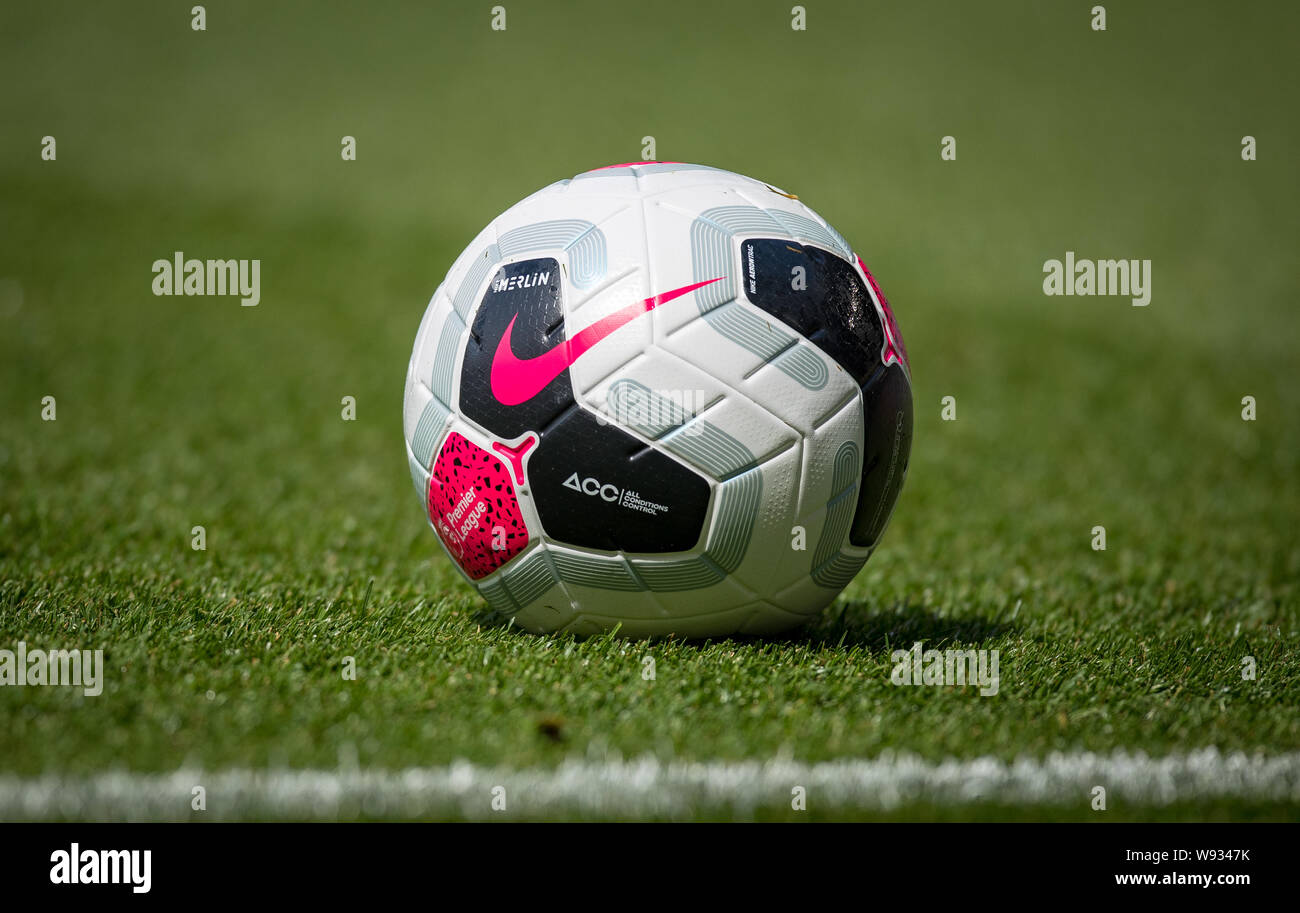 Der Nike Merlin Premier League Matchball beim Premier League Spiel zwischen Leicester City und Wolverhampton Wanderers für die King Power Stadion, Stockfoto