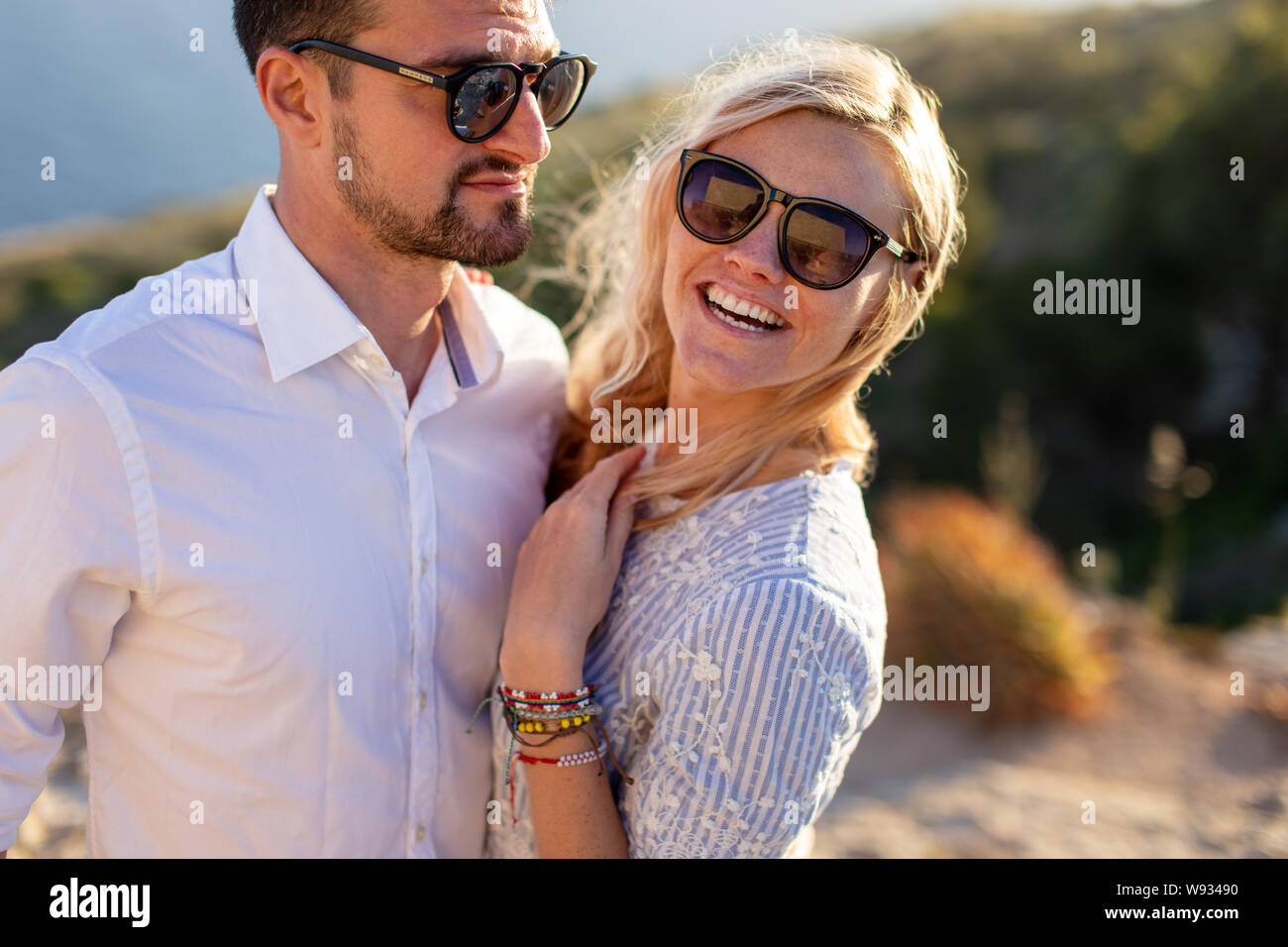 Junge elegante Paar in der Natur Sommer portrait Stockfoto
