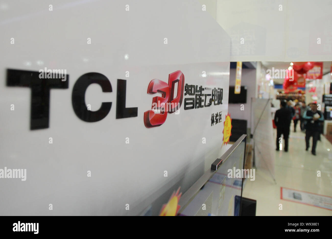 ---- Eine Werbung von TCL 3D Fernsehern ist in Suning, einem führenden Home Appliance chain Stores in China, in Nantong Stadt gesehen, südost China Jiangsu Stockfoto