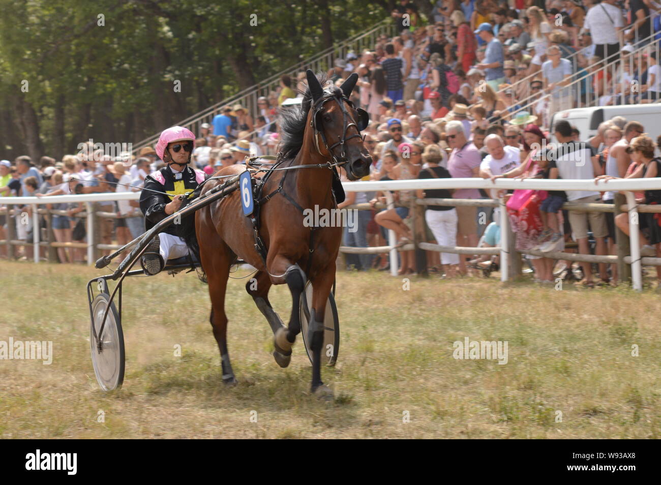 August. 11. 2019 Hippodrom ein Sault (im Süden von Frankreich, das einzige Pferderennen im Jahr). Stockfoto