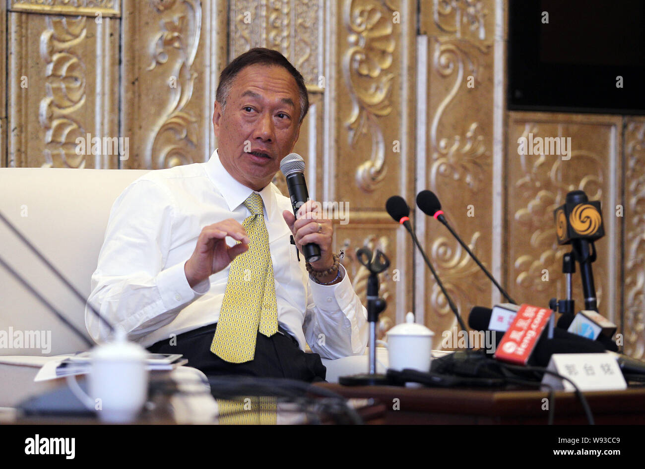 --FILE - Terry Gou, Vorstandsvorsitzender der Hon Hai Precision Industry Co., Ltd. und die Foxconn Technology Group, spricht während einer Pressekonferenz in Guiyang, southwe Stockfoto