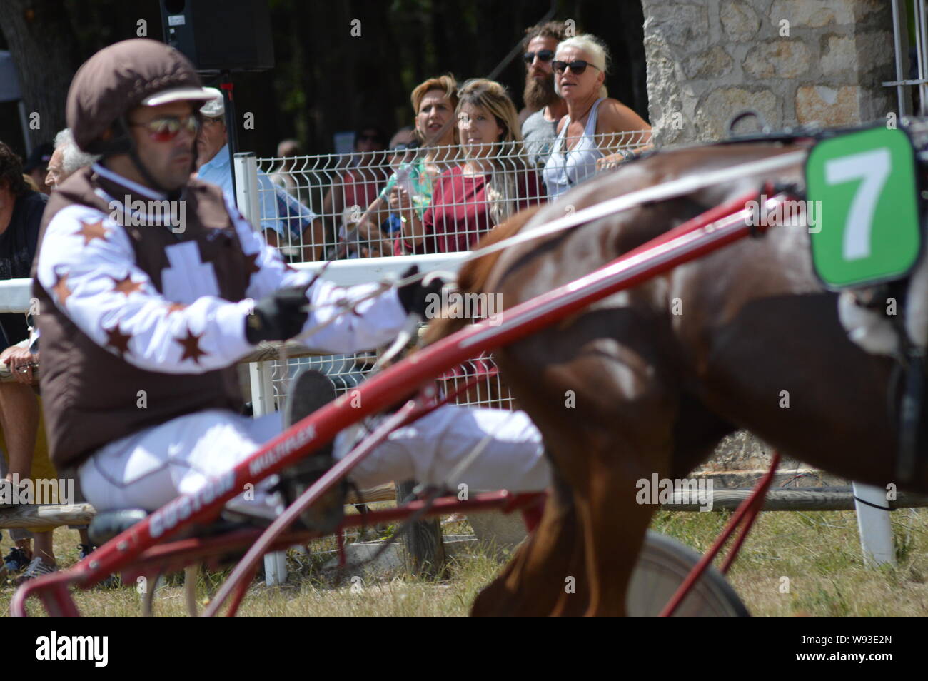 August. 11. 2019 Hippodrom ein Sault (im Süden von Frankreich, das einzige Pferderennen im Jahr). Stockfoto