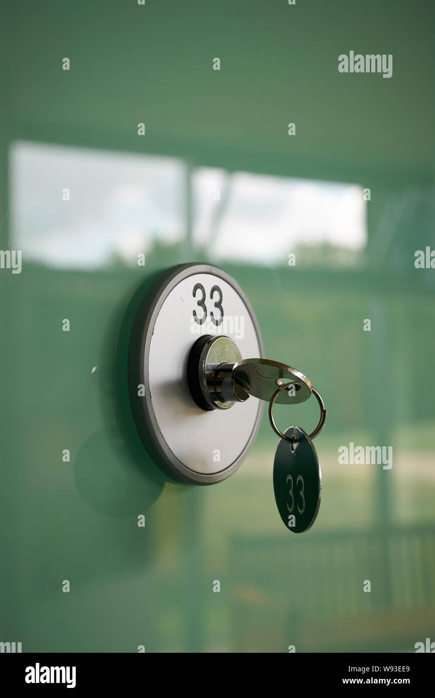 Taste an einem Telefon mit der Nummer 33 Stockfoto