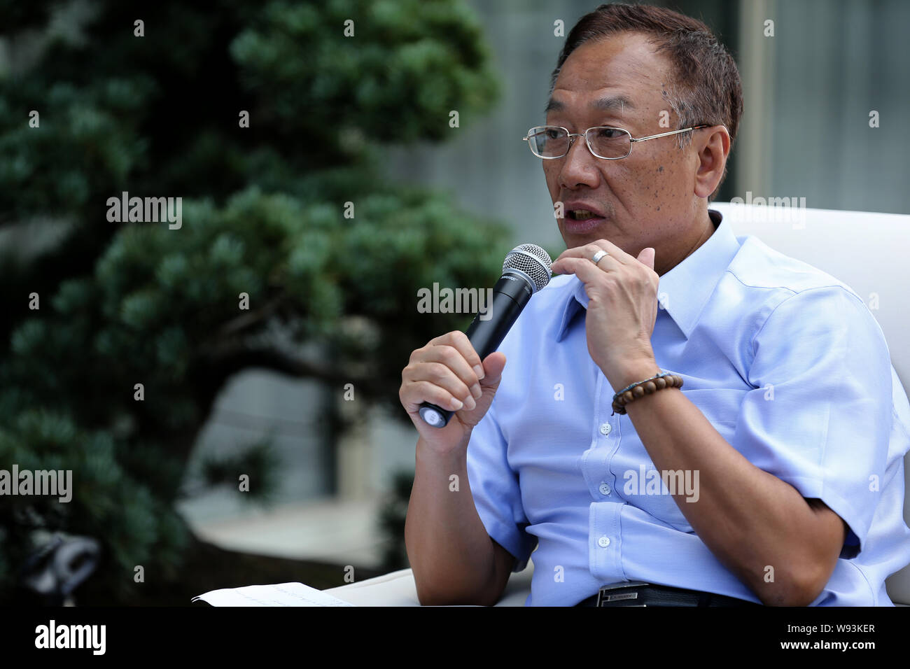 --FILE - Terry Gou, Vorstandsvorsitzender der Hon Hai Precision Industry Co., Ltd. und die Foxconn Technology Group, spricht während einer Pressekonferenz in Guiyang, southwe Stockfoto