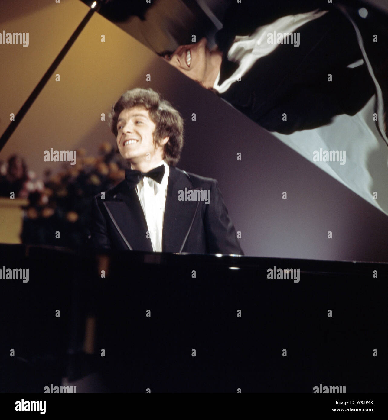 TV-Auftritt des deutschen Wis, Moderator, Sänger, Komponist und Buchautor Michael Schanze, Deutschand Ende der 1970er Jahre. TV Leistung der Deutschen Schauspieler, Moderator, Sänger, Komponist und Buchautor Michael Schanze, Deutschland Ende der 1970er Jahre. Stockfoto