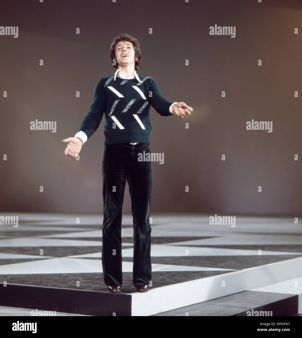 TV-Auftritt des deutschen Wis, Moderator, Sänger, Komponist und Buchautor Michael Schanze, Deutschand Ende der 1970er Jahre. TV Leistung der Deutschen Schauspieler, Moderator, Sänger, Komponist und Buchautor Michael Schanze, Deutschland Ende der 1970er Jahre. Stockfoto