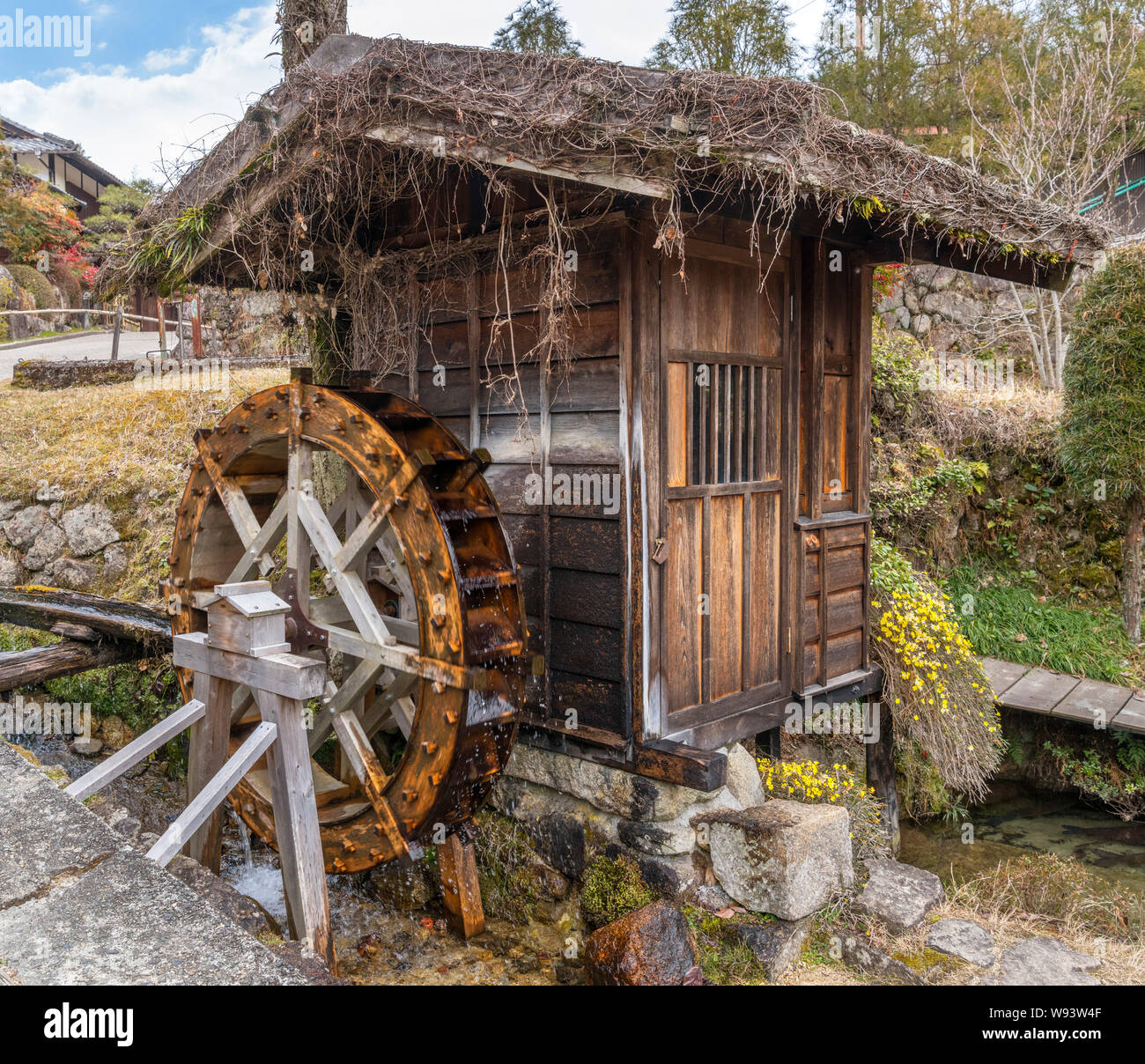 Wassermühle in der Alten Post Stadt Tsumago (Tsumago-juku), Nagiso, Kiso Bezirk, Präfektur Nagano, Japan Stockfoto