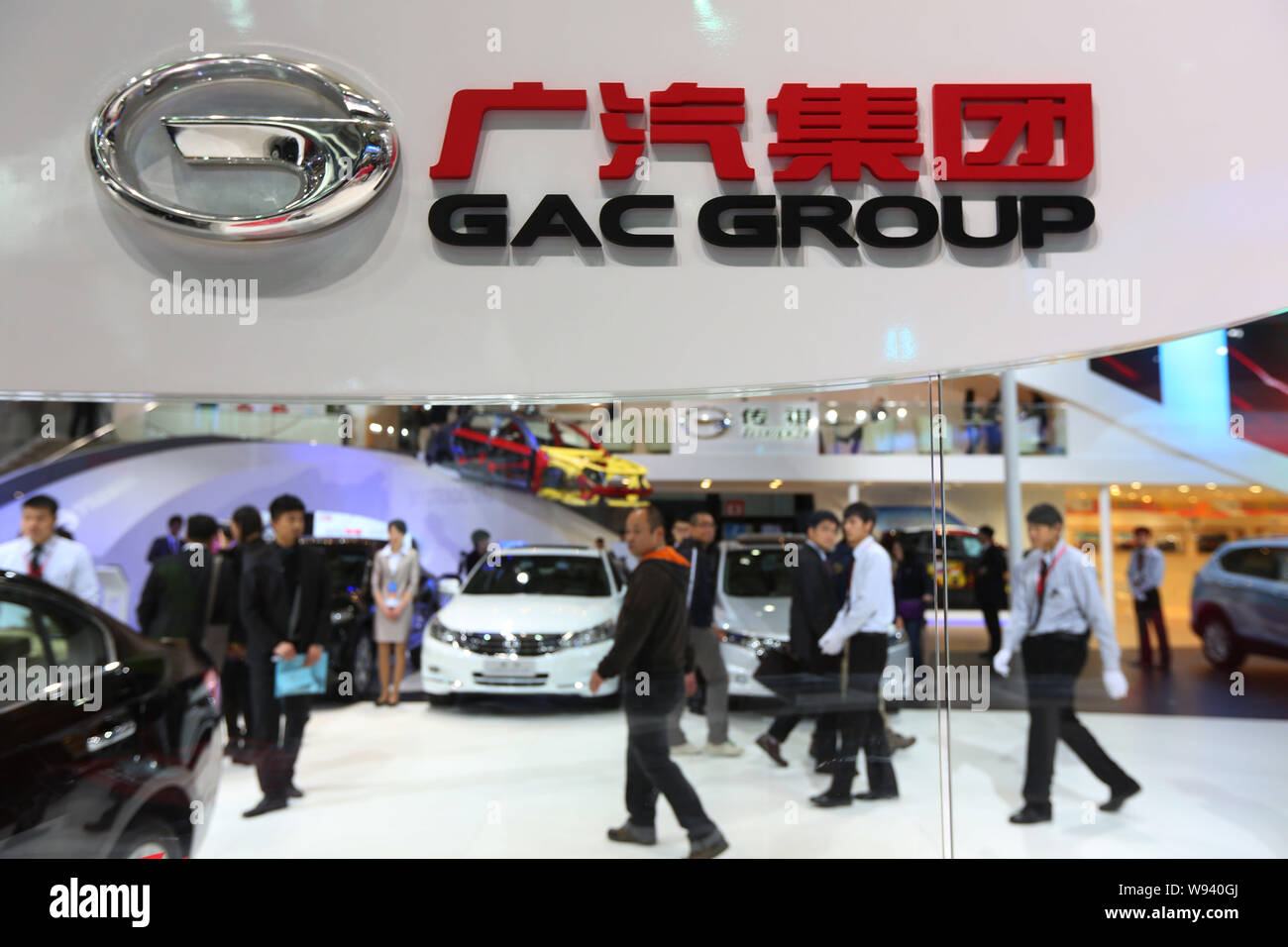 ---- Leute besuchen Sie den Stand von GAC Gruppe (Nanjing Automobile Group Co., Ltd.) Während des 15 Shanghai internationalen Automobilindustrie Exhibiti Stockfoto