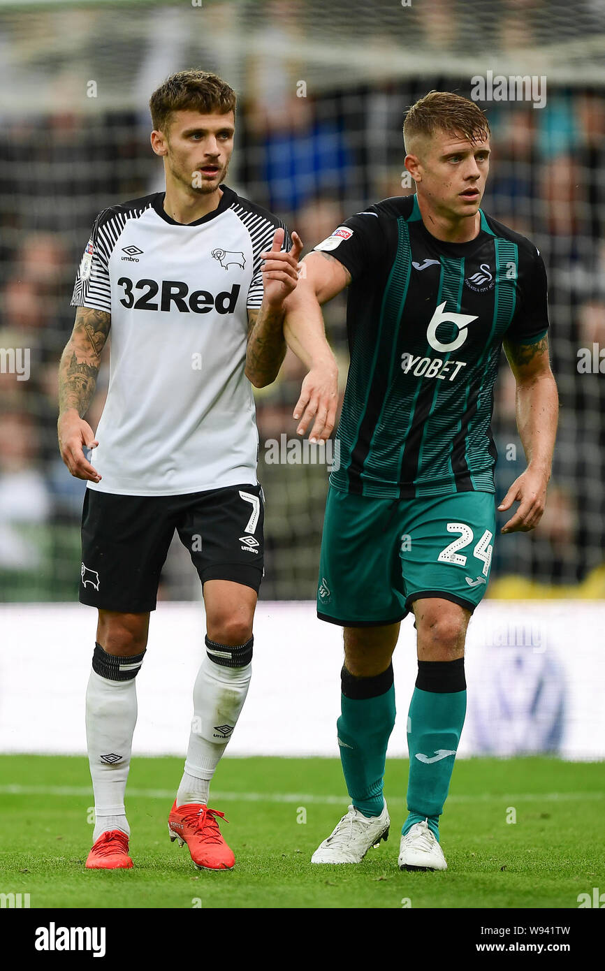 10. August 2019, Pride Park, Derby, England; Sky Bet Meisterschaft, Derby County vs Swansea City; Jamie Paterson (7) Derby County mit 'Jake Bidwell (24) von Swansea Credit: Jon Hobley / Aktuelles Bilder der Englischen Football League Bilder unterliegen DataCo Lizenz Stockfoto