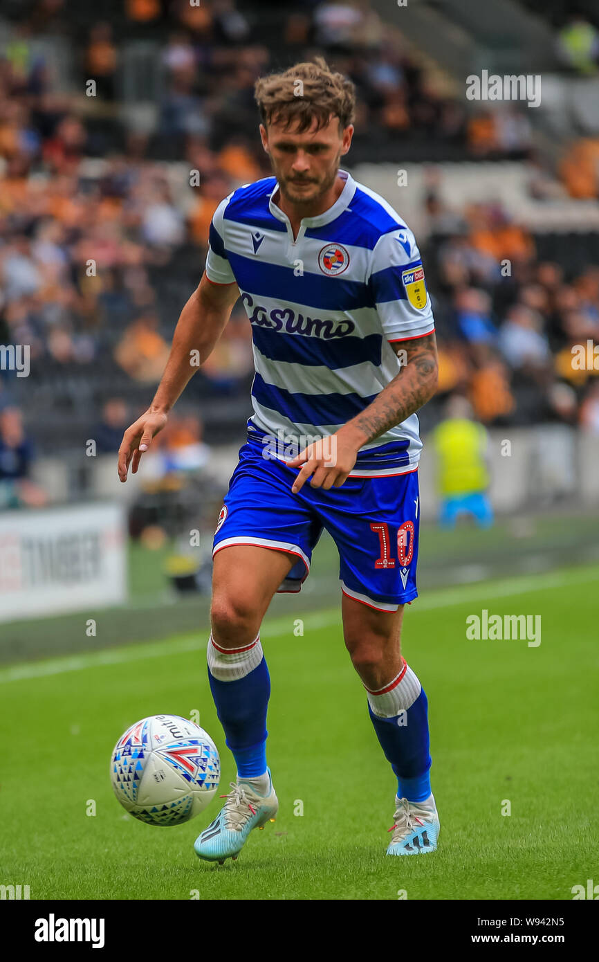 10. August 2019, kcom Stadion, Hull, England; Sky Bet Meisterschaft, Hull City vs Lesen; John Swift (10) Der Messwert am Ball Quelle: Craig Milner/News Bilder der Englischen Football League Bilder unterliegen DataCo Lizenz Stockfoto