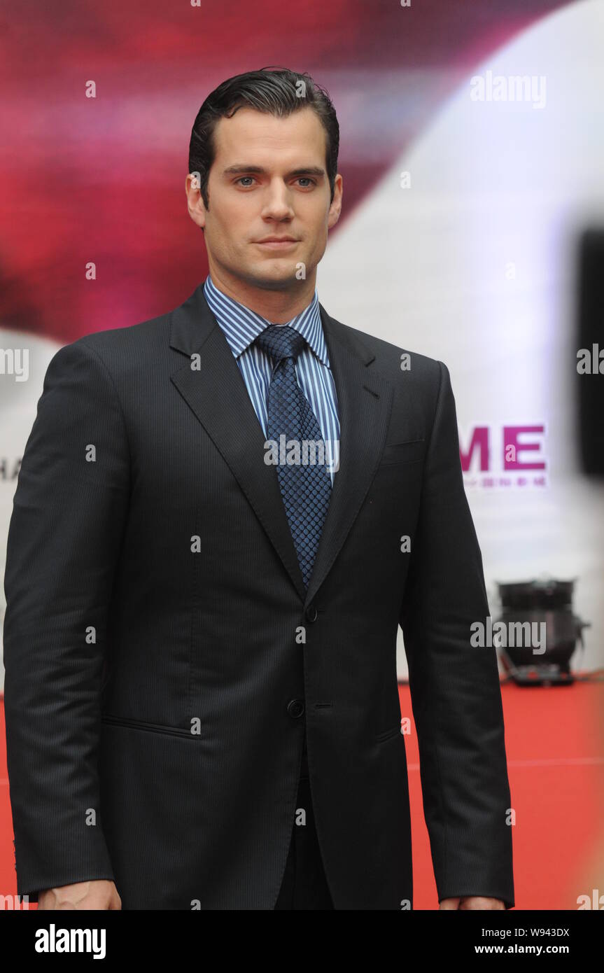 Der Britische Schauspieler Henry Cavill Stellt Auf Einer Pressekonferenz Des Films Mann Aus Stahl Wahrend Des 16 Shanghai International Film Festival In Shanghai C Stockfotografie Alamy