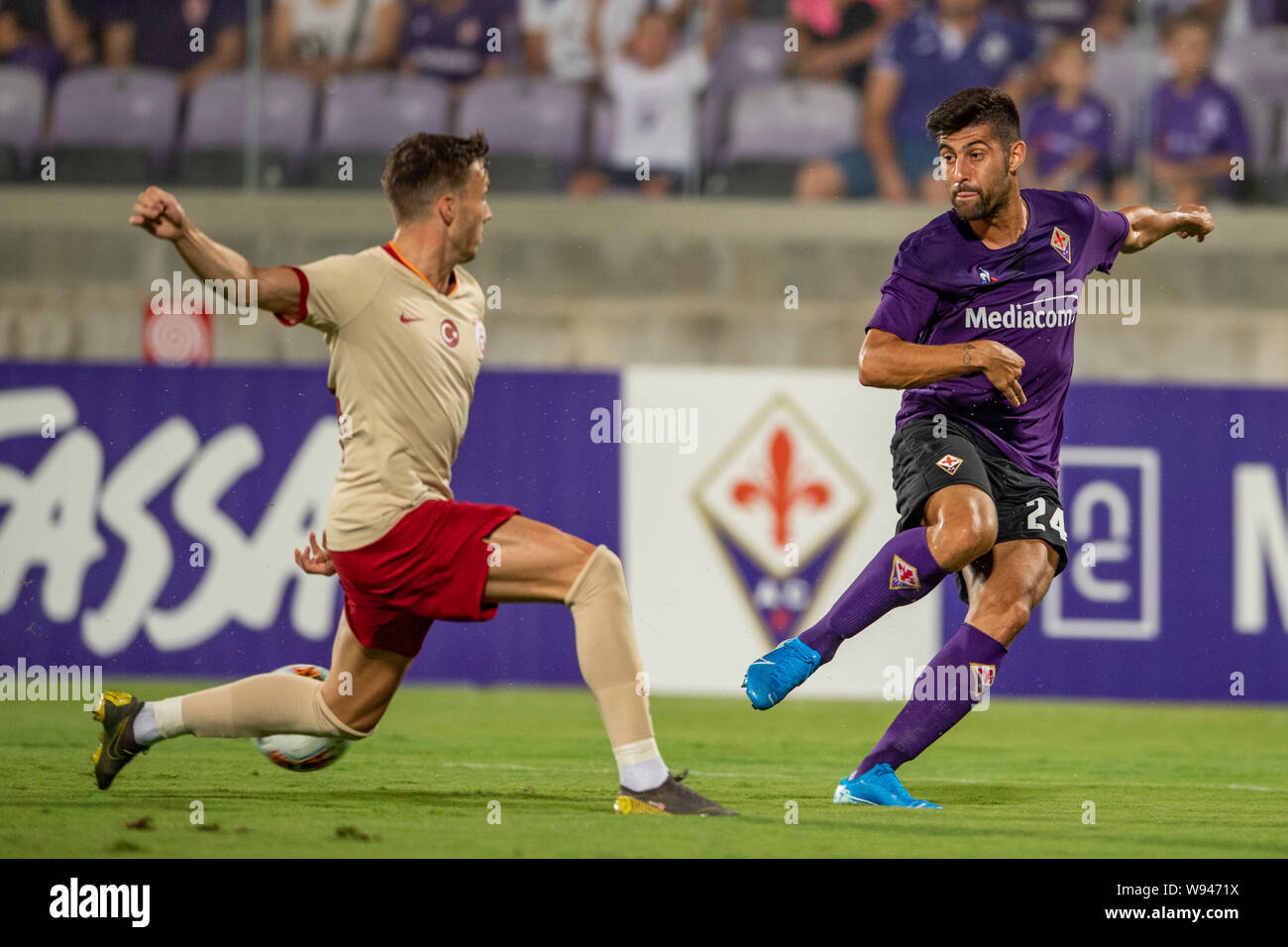 Marco Benassi (Fiorentina) Martin Linnes (Galatasaray) während der Vorsaison Freundschaftsspiel zwischen Fiorentina 4-1 Galatasaray bei Artenio Franchi Stadium am 11. August 2019 in Florenz, Italien. Credit: Maurizio Borsari/LBA/Alamy leben Nachrichten Stockfoto