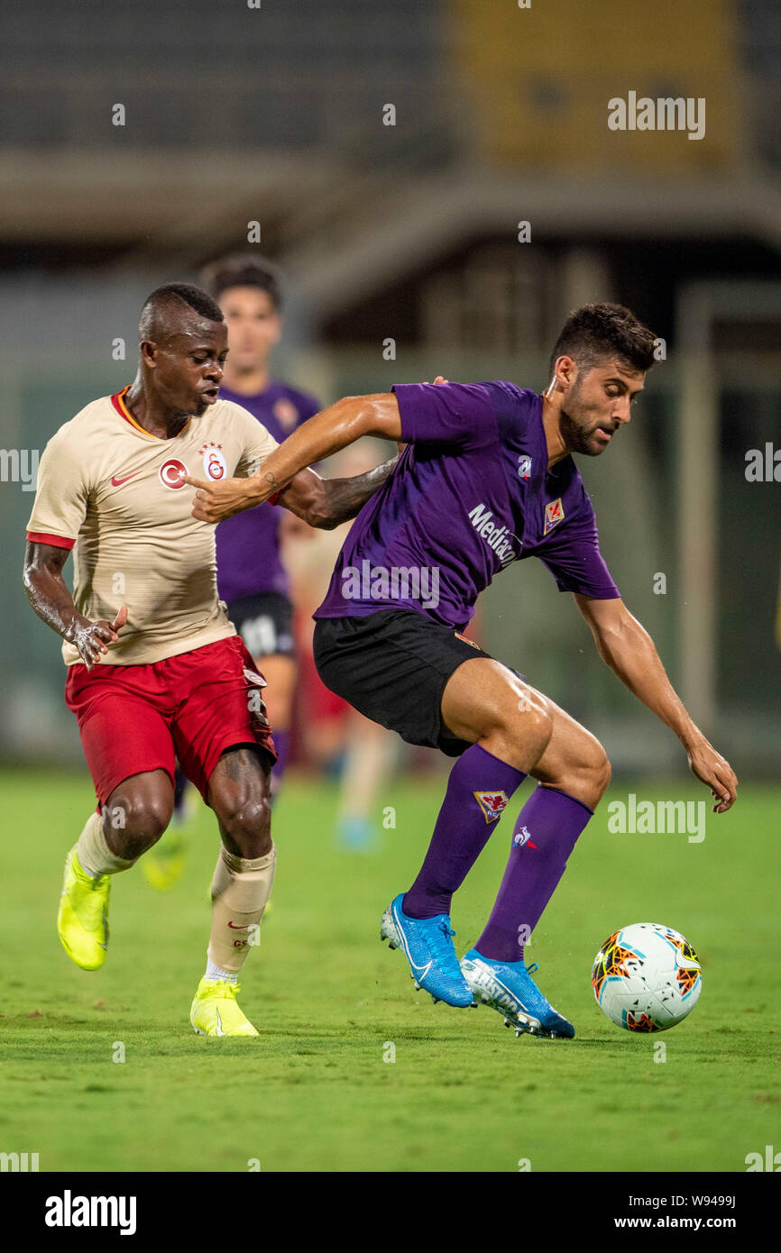 Marco Benassi (Fiorentina) Jean Michael Seri (Galatasaray) während der Vorsaison Freundschaftsspiel zwischen Fiorentina 4-1 Galatasaray bei Artenio Franchi Stadium am 11. August 2019 in Florenz, Italien. Credit: Maurizio Borsari/LBA/Alamy leben Nachrichten Stockfoto