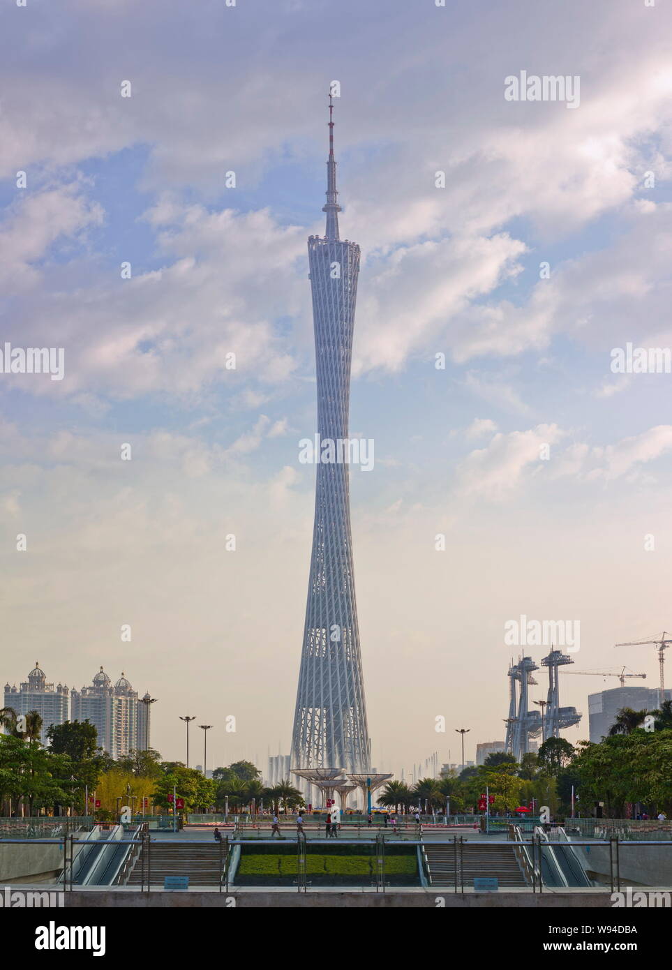 ---- Blick auf die Canton Tower in Guangzhou, Süd China Guangdong Provinz, 24. November 2011. Guangdong Behörden studieren einen Plan zu creat Stockfoto
