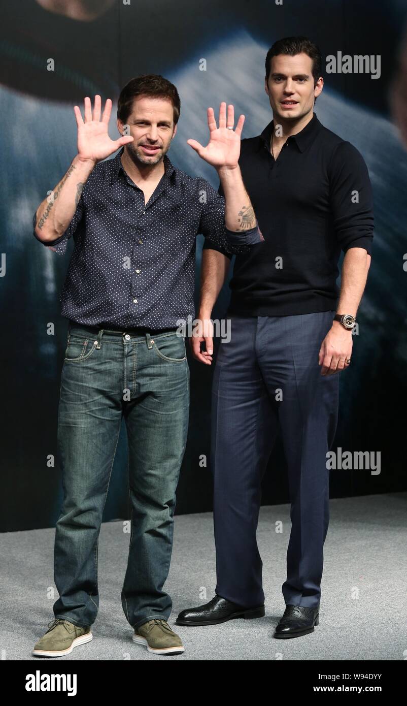 Der britische Schauspieler Henry Cavill, rechts, und der amerikanische Regisseur Zack Snyder, Links, auf einer Pressekonferenz des neuen Films, Mann aus Stahl, in der 16 Stellen Stockfoto