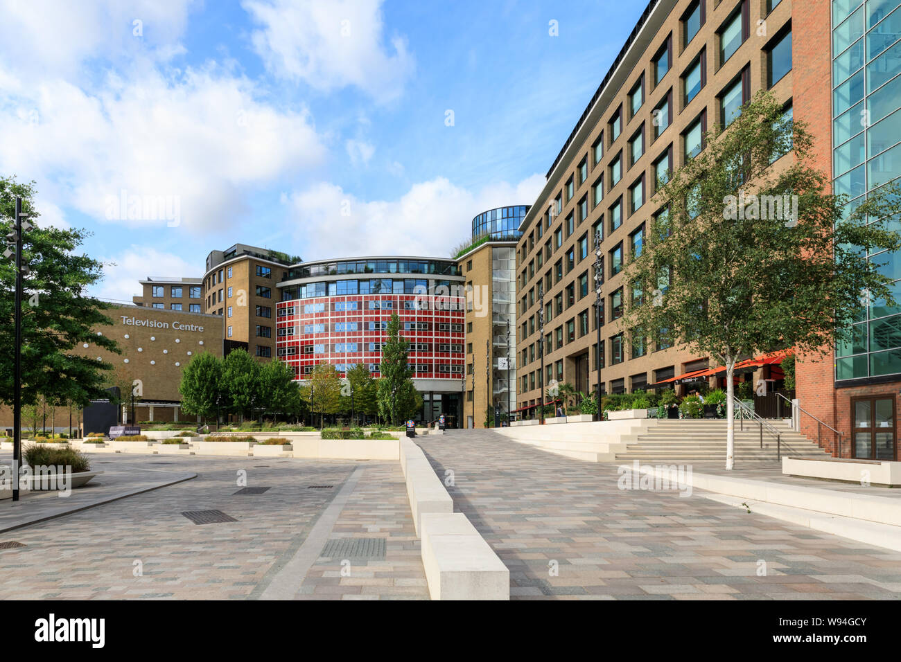 Television Centre Gebäudekomplex in der Weißen Stadt, früheren Sitz der BBC TV, jetzt ein Wohnungen Entwicklung, London, UK Stockfoto