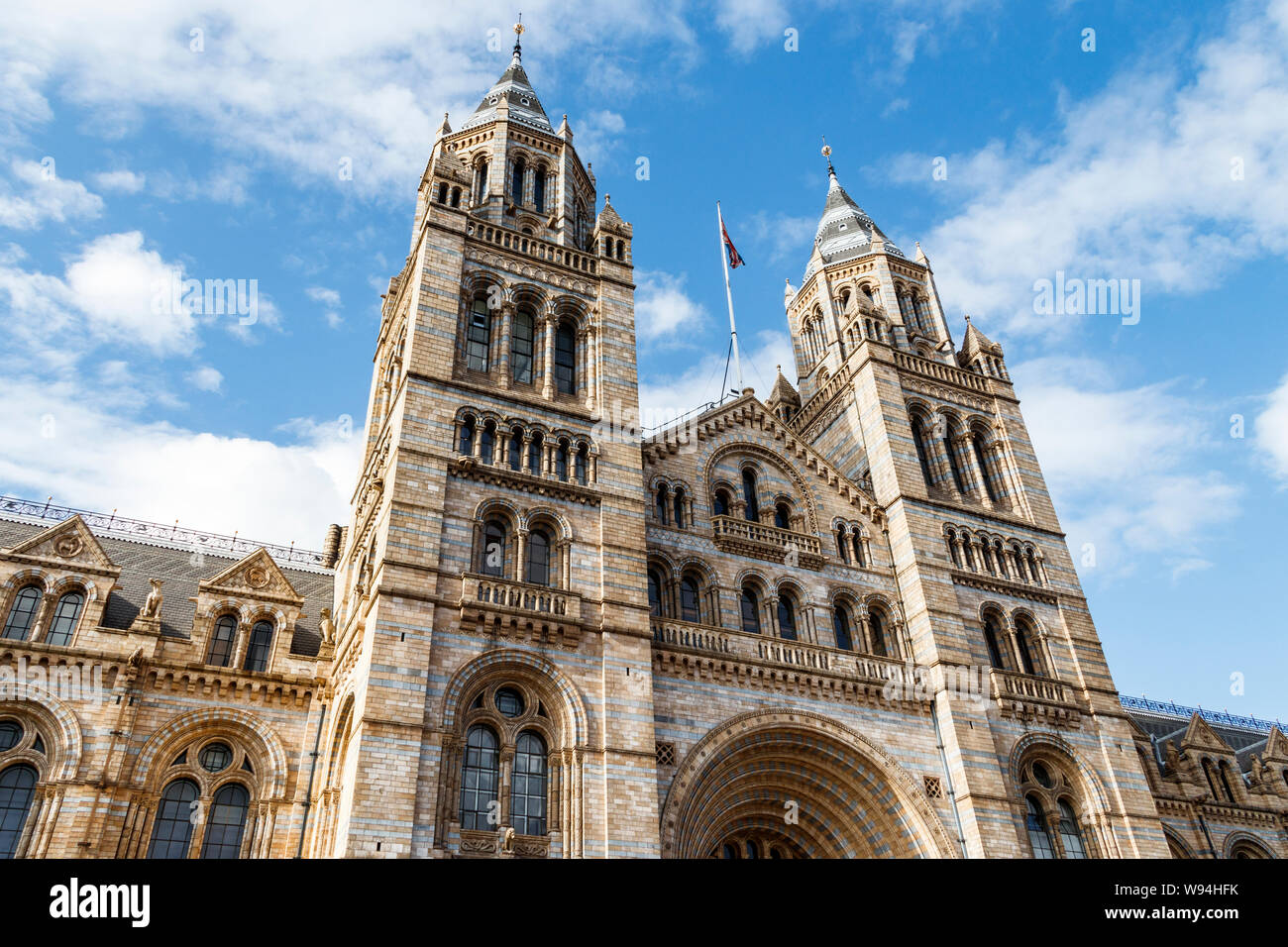 Der Haupteingang des Natural History Museum, von der Cromwell Road, London, UK Stockfoto