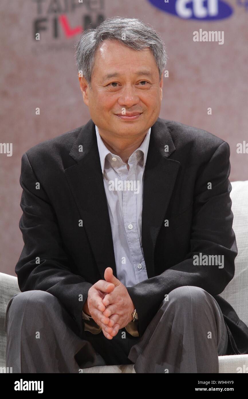 Der Taiwanesische Regisseur Ang Lee lächelt während eines Forums in Taipei, Taiwan, 12. Mai 2013. Stockfoto