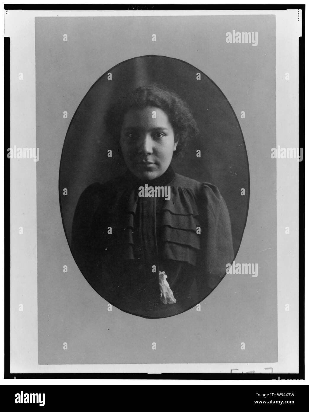 Afrikanische amerikanische Frau, Brustbild, Vorderseite Stockfoto