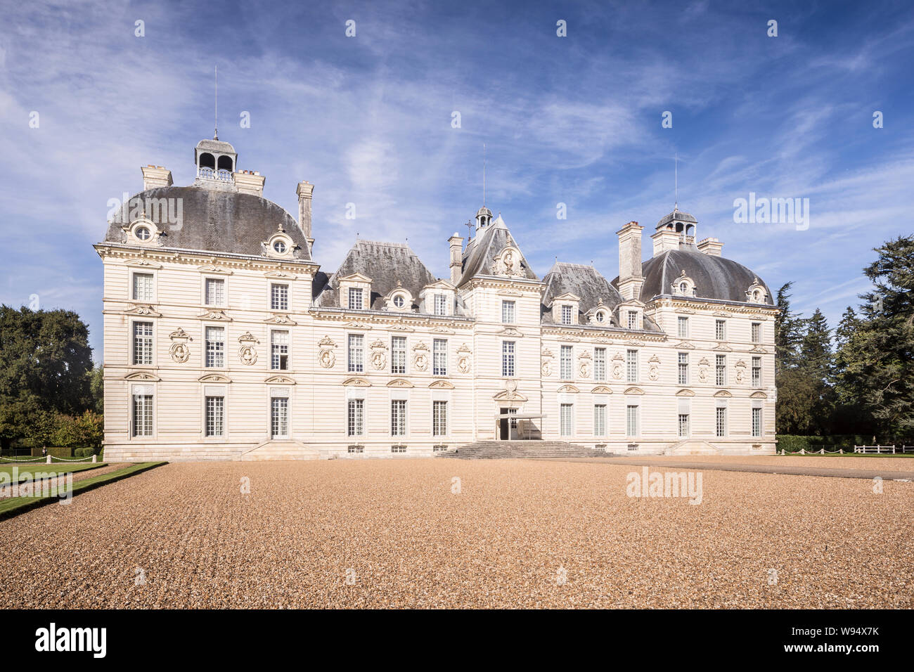 Chateau de Cheverny im Tal der Loire, Frankreich. Teil des Chateaux de la Loire, Chateau de Cheverny stammt aus dem frühen 17. Jahrhundert. Das Design o Stockfoto