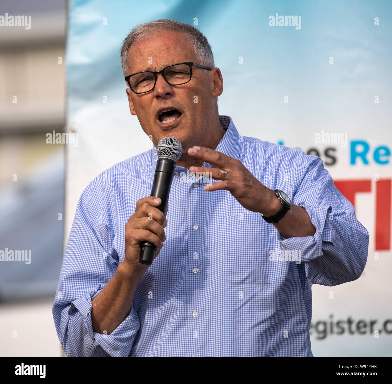 Des Moines, Iowa/USA - 10. August 2019: Washington Gouverneur und Demokratische Präsidentschaftskandidat Jay Inslee grüßt Unterstützer an der Iowa State Fai Stockfoto