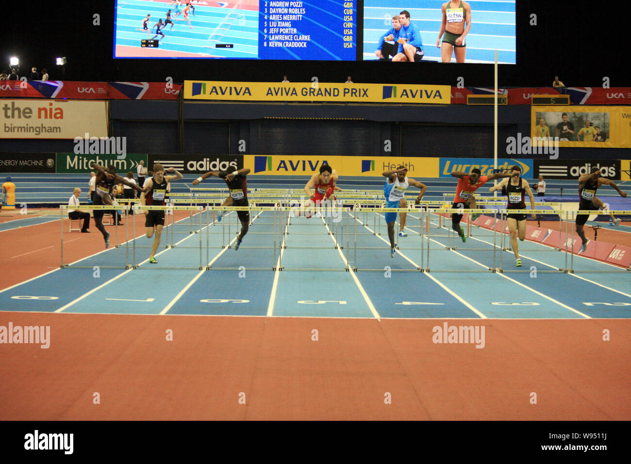 China Liu Xiang, vierten linken und anderen hurdlers konkurrieren in der mens 60 m Hürden Finale während der Aviva Grand Prix Leichtathletik-meeting am Nationalen Stockfoto