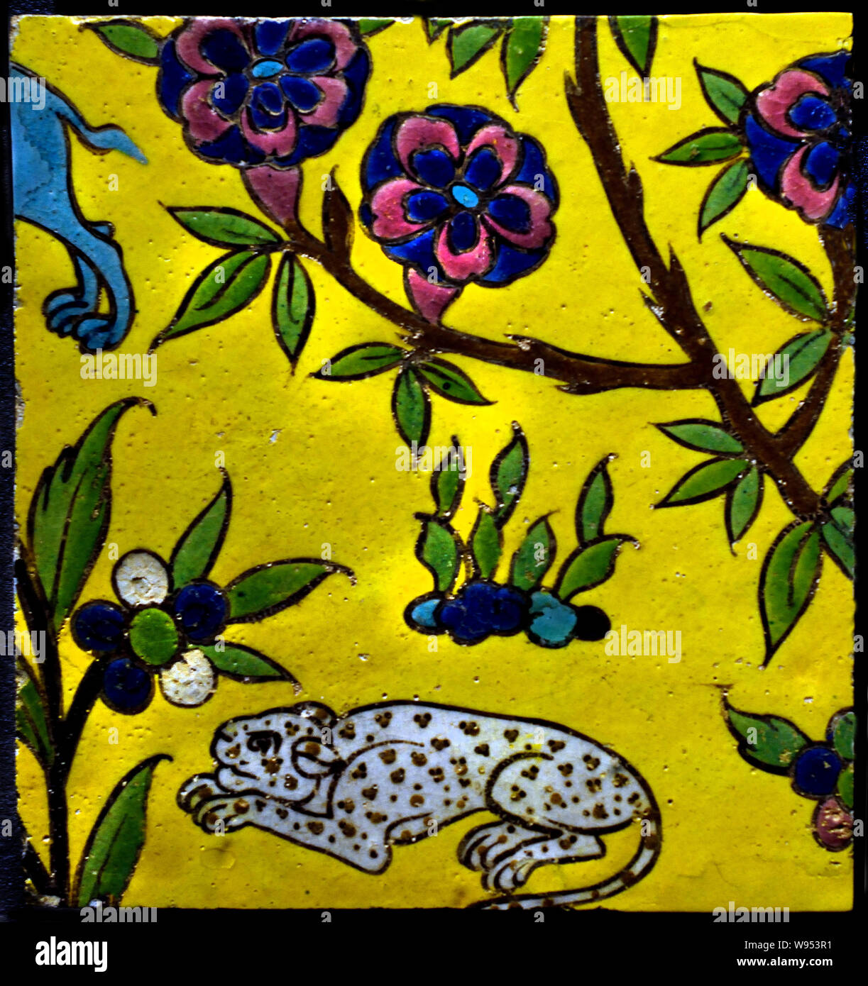 Fliese mit Tieren - Islamische Kunst - 17. Jahrhundert - Iran, Isfahan Ispahan Iran iranische islamische Kunst (isfahan von 1050 bis 1722 blühte, besonders im 16. und 17. Jahrhundert unter der Dynastie der Safawiden, wenn es wurde die Hauptstadt von Persien zum zweiten Mal in seiner Geschichte unter Schah Abbas dem Großen Stockfoto