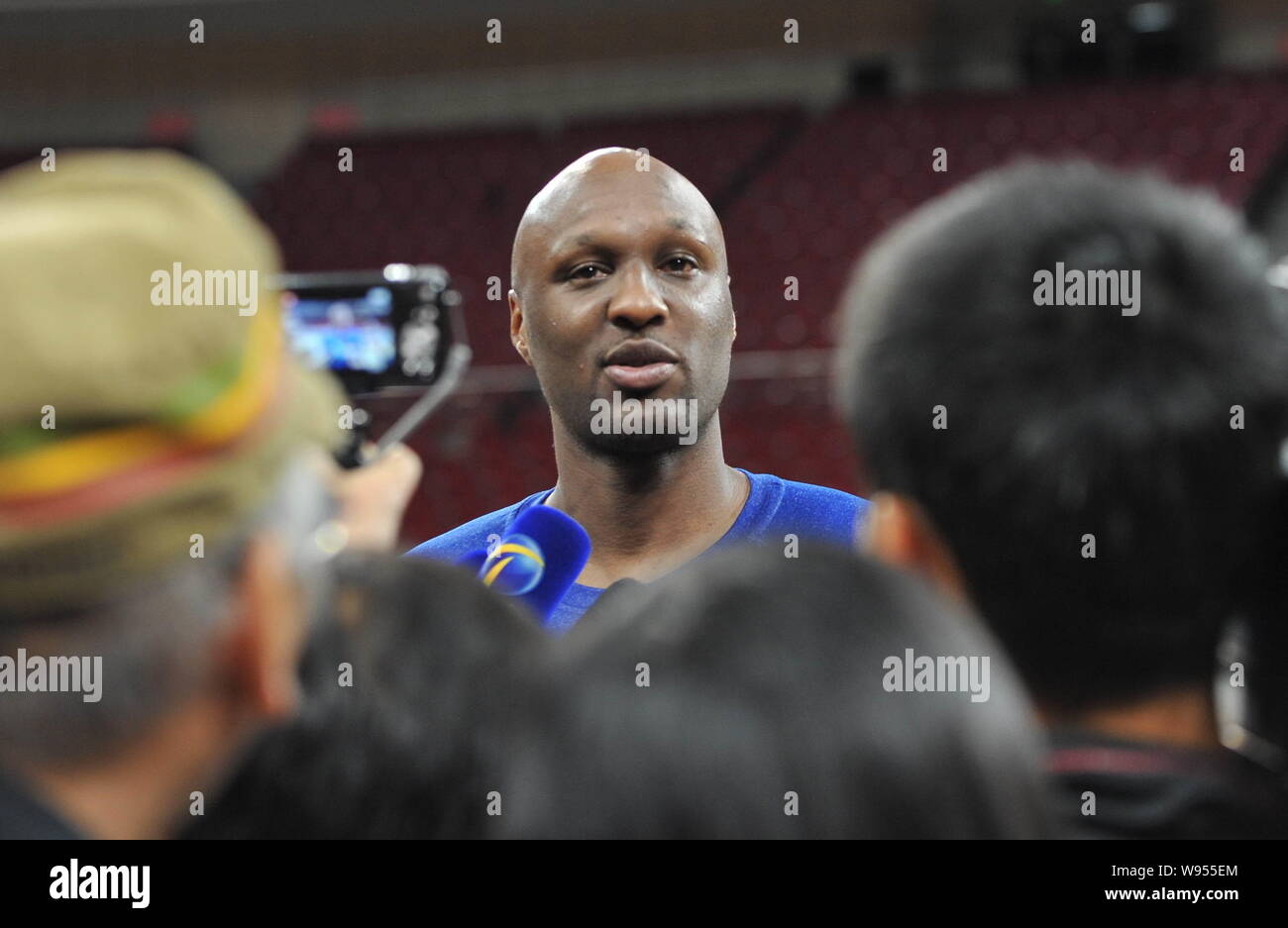 Lamar Odom der Los Angeles Clippers wird während einer Schulung in Peking, China befragt, 10. Oktober 2012. Die Miami Heat und den Los Angel Stockfoto