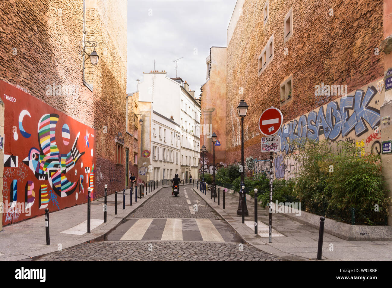 Paris Street Art - eine Straße im 10. Arrondissement von Paris, Frankreich, Europa. Stockfoto