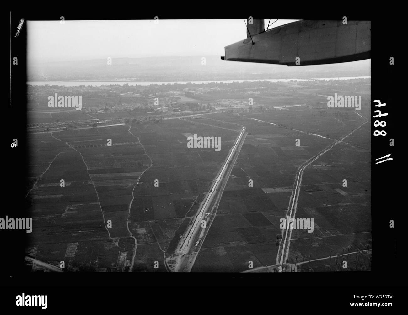 Luft Ansichten von Palästina. Flug nach unten das Delta des Nils zu Alexandria. Gärten und Nil Bewässerungskanäle. Pyramiden in weitem Abstand gesehen Stockfoto