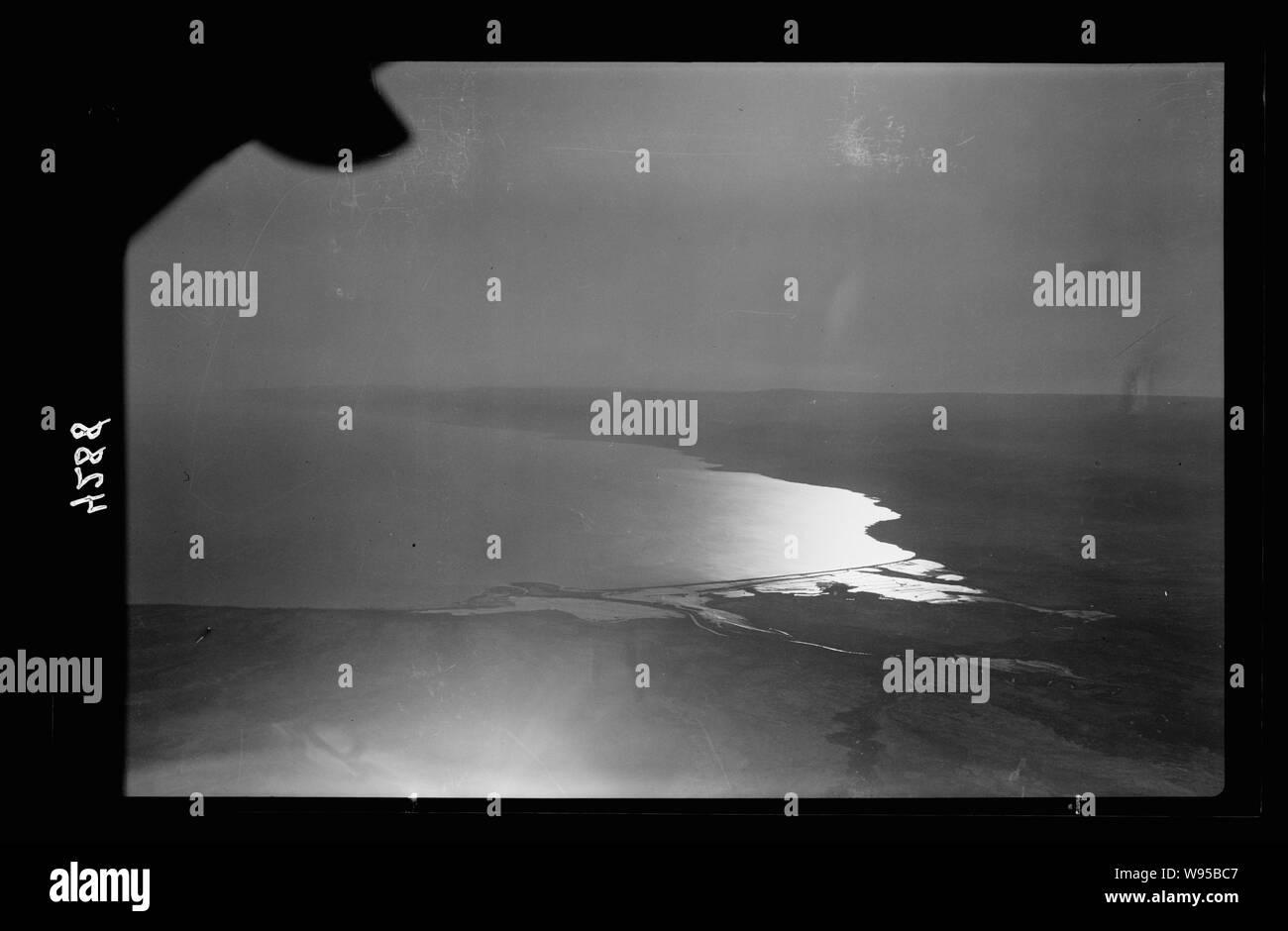 Luft Ansichten von Palästina. Nordende des Toten Meeres. Toten Meer. Nördlichen Ende. Ein Abend Silhouette Stockfoto