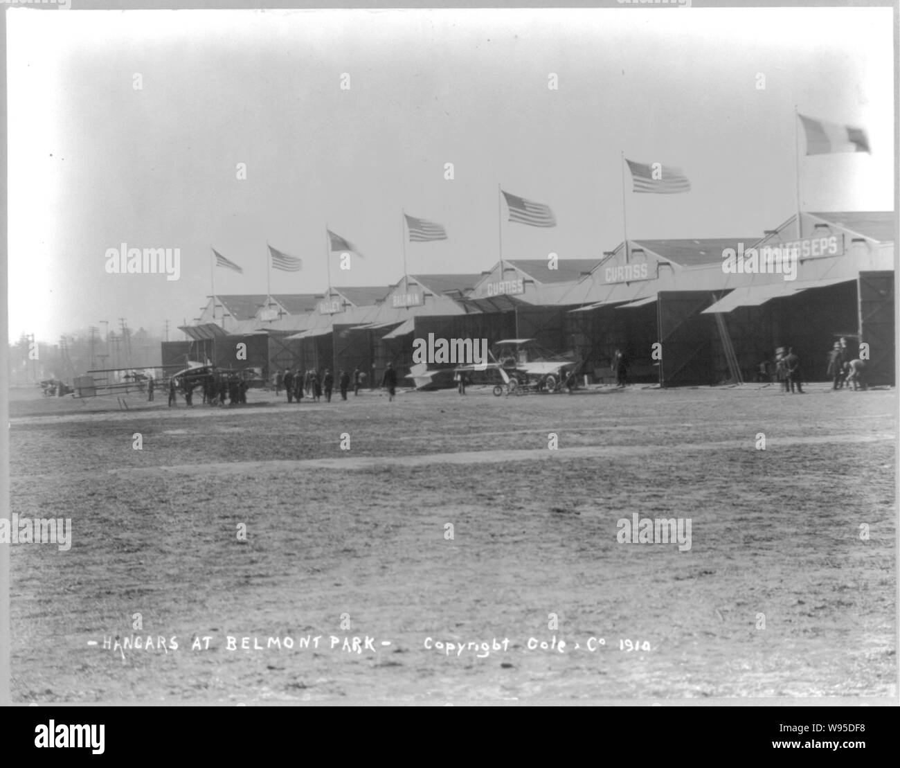 Flugzeug Hangars an der Belmont Park Stockfoto