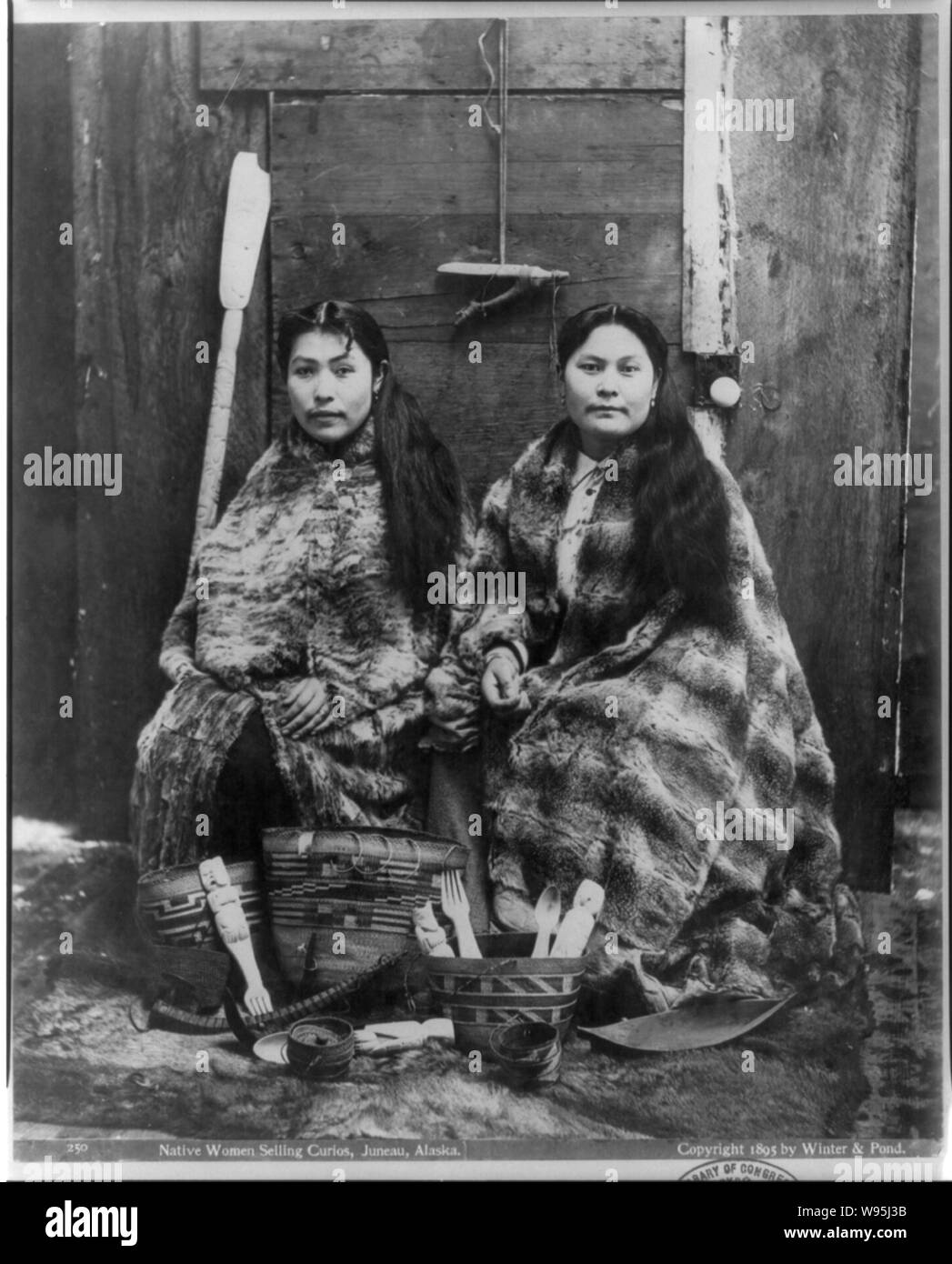 Alaska Juneau - einheimische Frauen Kuriositäten seling Stockfoto