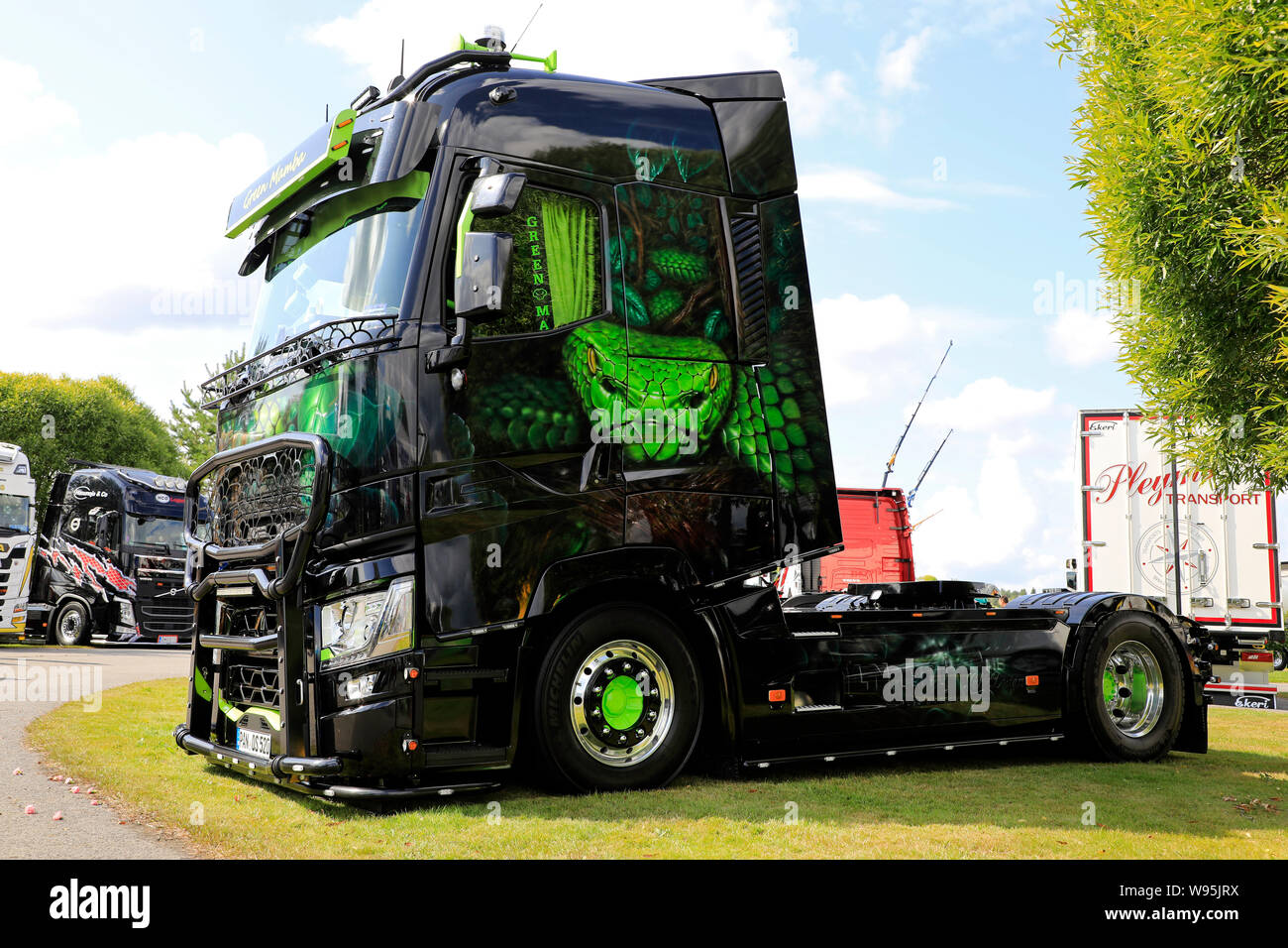 Alaharma, Finnland. August 9, 2019. Angepasste Renault Trucks T Lkw Green Mamba 2 von Olaf Sattler auf Power Truck Show 2019. Stockfoto