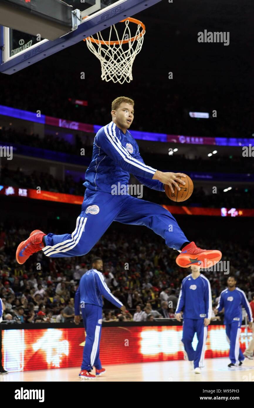 Blake Griffin von den Los Angeles Clippers erwärmt, bevor gegen die Miami Heat im zweiten Spiel des NBA China Spiele in Shangha Stockfoto