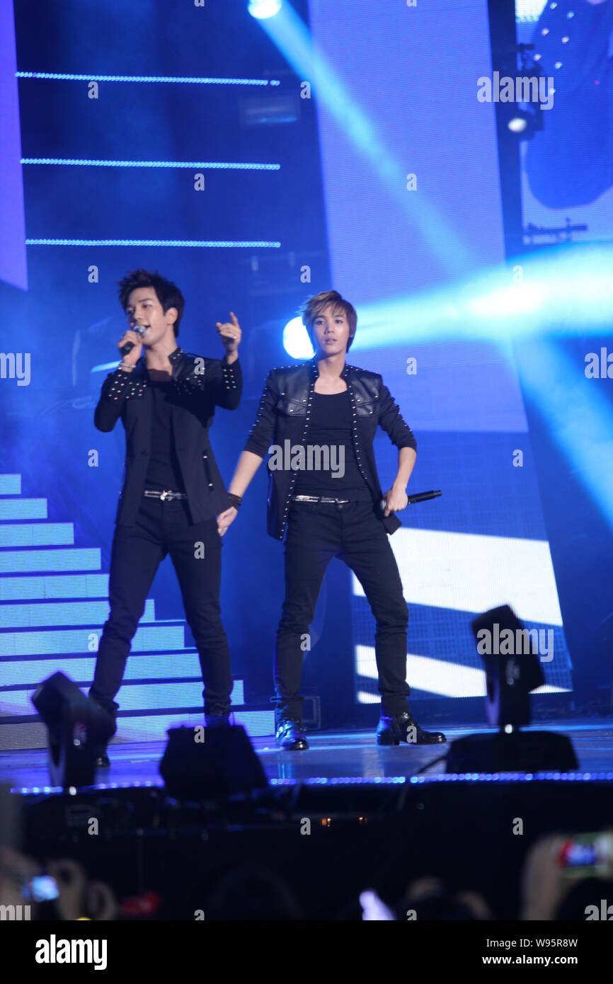 Mitglieder der Koreanischen pop Gruppe MBLAQ an der K-Pop Festival Musik Bank Konzert in Hongkong, China, 23. Juni 2012 durchzuführen. Tausende von Fans Flocke Stockfoto