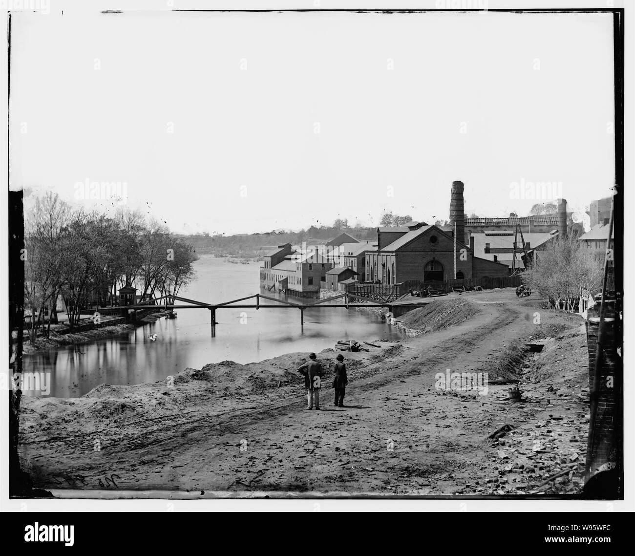 Englisch: Foto des Tredegar Iron Works in Richmond, Virginia, nach dem Fall von Richmond im April 1865 übernommen. Stockfoto