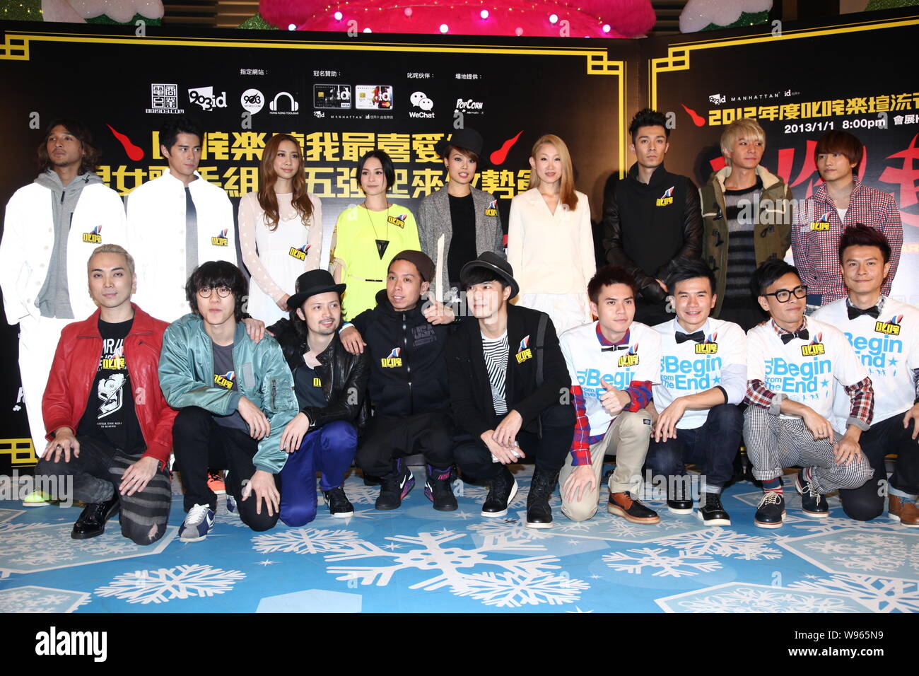 Sterne Pose an der Werbeveranstaltung für das ultimative Song Chart Top 5 Sänger in Hongkong, China, 3. Dezember 2012. Stockfoto