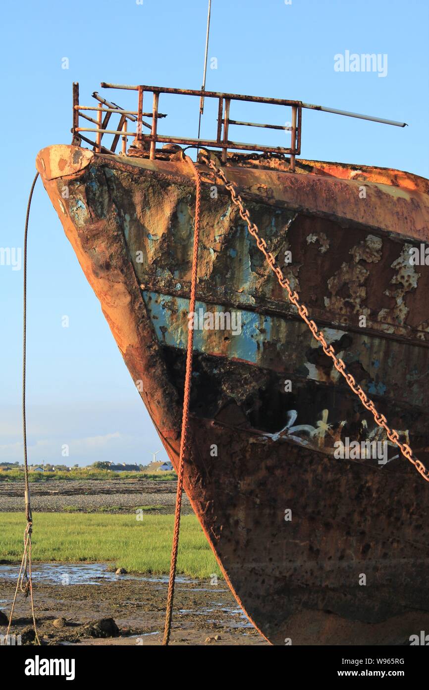 UK Rampside, Roa Island, Barrow In Furness, Cumbria. Verfallenes Trawler "Vita Nova" aus der Grafschaft Cumbria Küste. Stockfoto