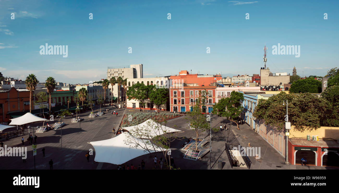 Panoramafoto von Garibaldi Square (Piazza Garibaldi), wo Mariachi bands Warten auf Gigs angestellt zu werden. Mexiko City, CDMX, Mexiko. Jun 2019 Stockfoto