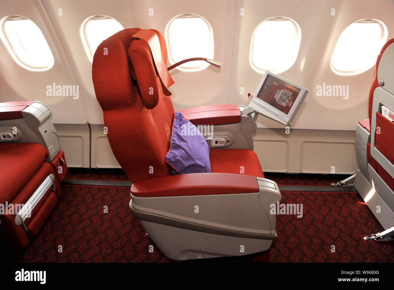 Blick auf die Klasse des weltweit ersten Airbus alle Business Class A330-200 von Hong Kong Airline in Peking, China, 15. Februar 2012. Die Welterste Stockfoto
