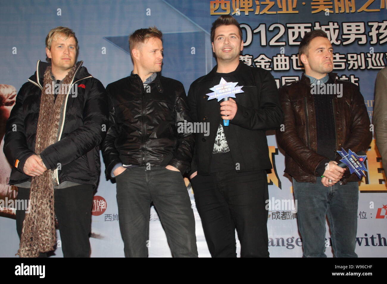 (Von links) Kian, Nicky, Mark und Shane der Irischen Boyband Westlife abgebildet sind während einer Pressekonferenz in Chengdu, Sichuan im Südwesten Chinas provinc Stockfoto