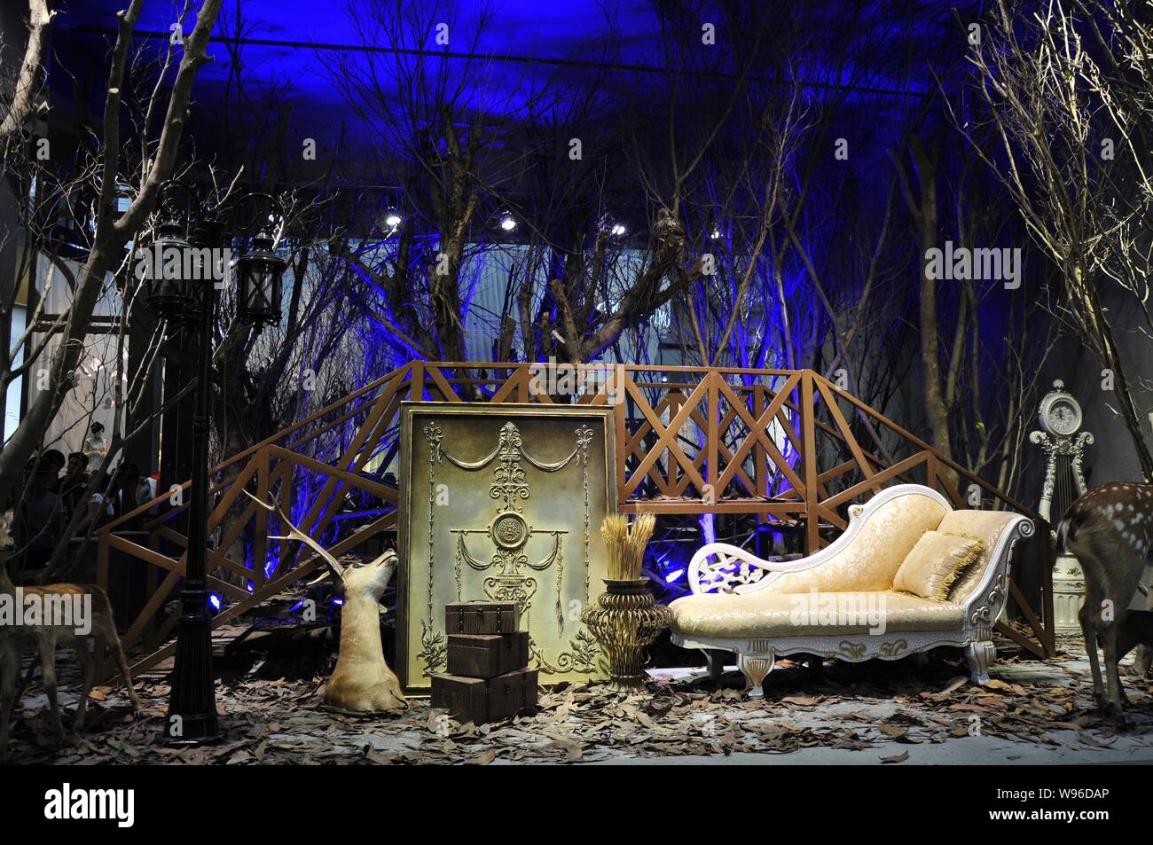 Anzeigen einer gotischen Showcase während der 12 China (Shenzhen) Internationale Marke Kleidung & Accesseries Messe in Shenzhen City, South China Guangzhou pr Stockfoto