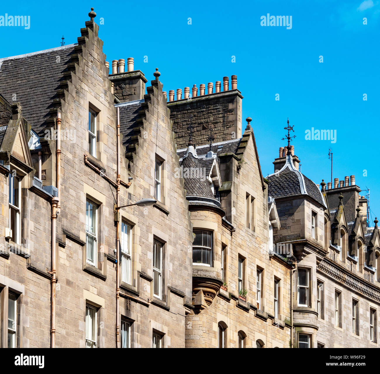 Architektur in Cockburn Street, Old Town, Edinburgh, Schottland, Großbritannien. Stockfoto