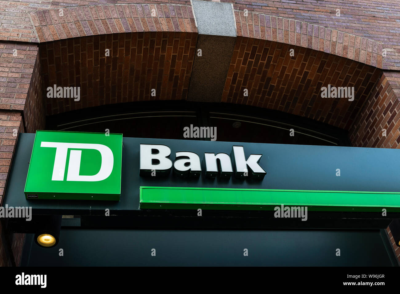 New York City, USA - 2. August 2018: die Fassade der Niederlassung der TD Bank (Toronto-Dominion Bank) in Manhattan, New York City, USA Stockfoto